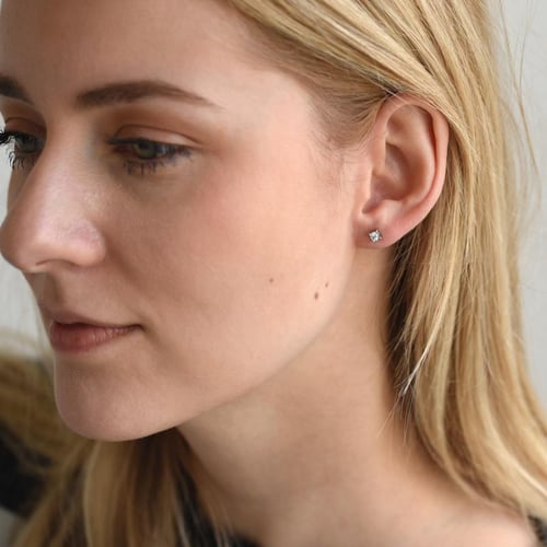 Ohrringe mit Lab Grown Diamanten und Auswahl des Karatgewichts Ammanda