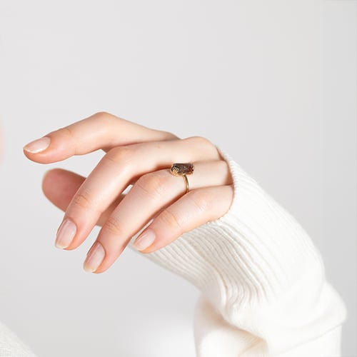 Ring mit Hexagon Salt und Pepper Diamanten Yene