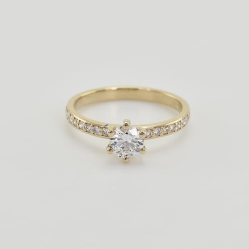 Verlobungsring aus Gold mit Diamant im Solitär-Pave Stil Vanan