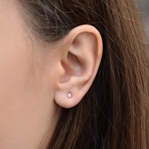 Silberne Ohrstecker mit Diamanten in Bezelfassung Tofine