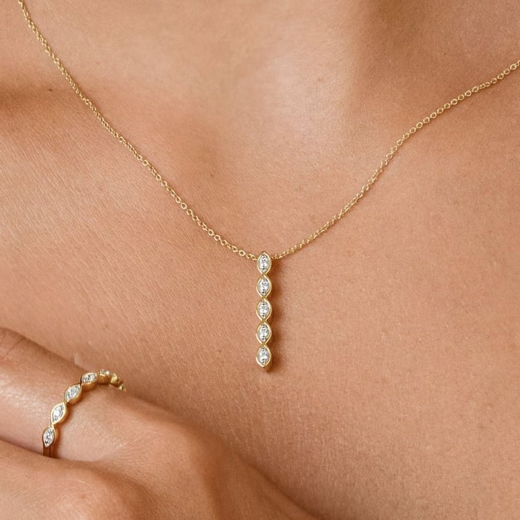 Goldener Anhänger mit Lab Grown Diamanten Alice 161440