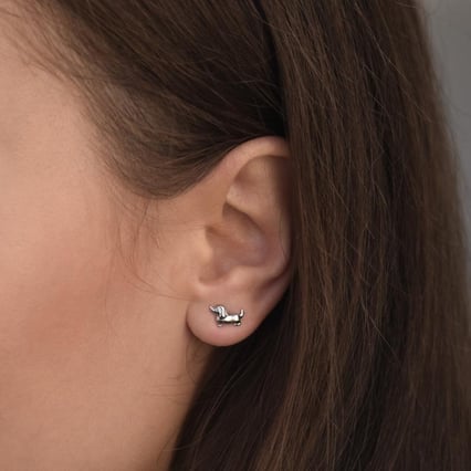 Silberne Ohrringe mit Dackeln Hackson