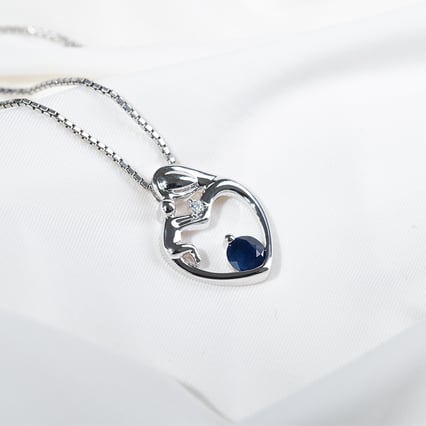 Silberner Anhänger Mutter und Kind mit Saphir und Diamant Ella