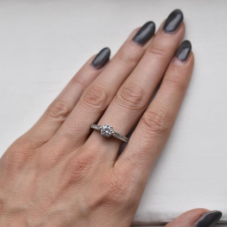 Vintage Verlobungsring mit Moissanit und lab grown Diamanten Volans 46618