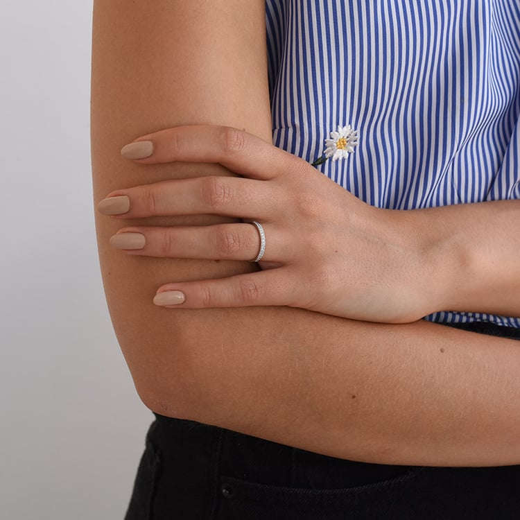 Eheringe aus Eternity-Ring mit Diamanten und einem Komfort-Ring Minke 113649