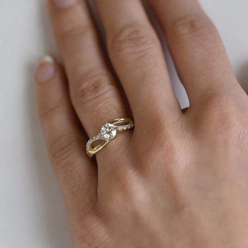 Verlobungsring mit Moissanit und Lab Grown Diamanten Wemy
