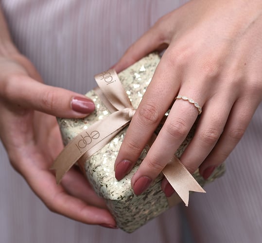 Halb-Eternity Ring aus Gold mit Diamanten Lacy