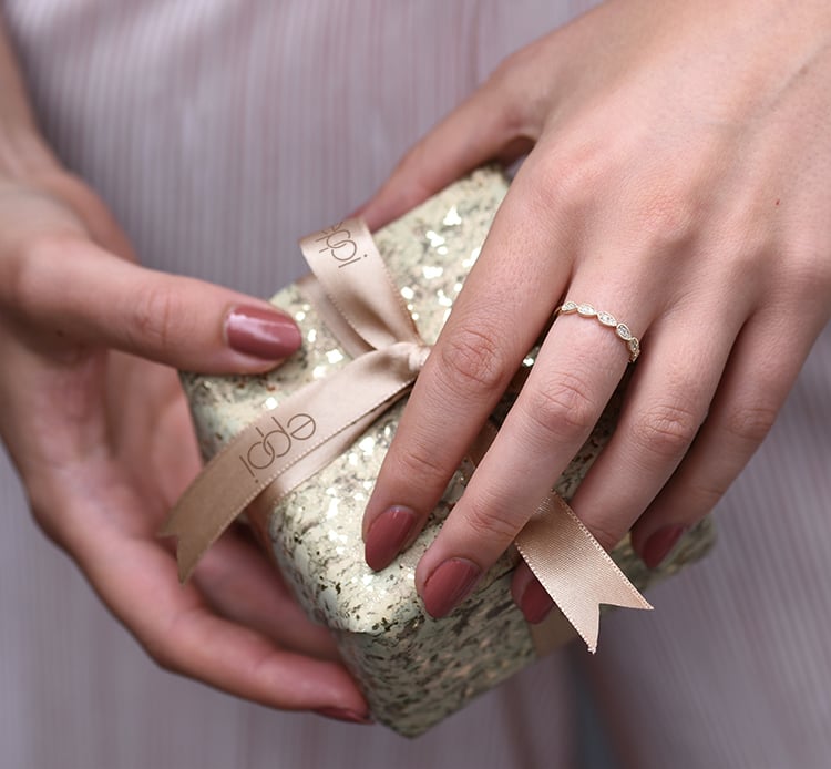 Halb-Eternity Ring aus Gold mit Diamanten Lacy 60361