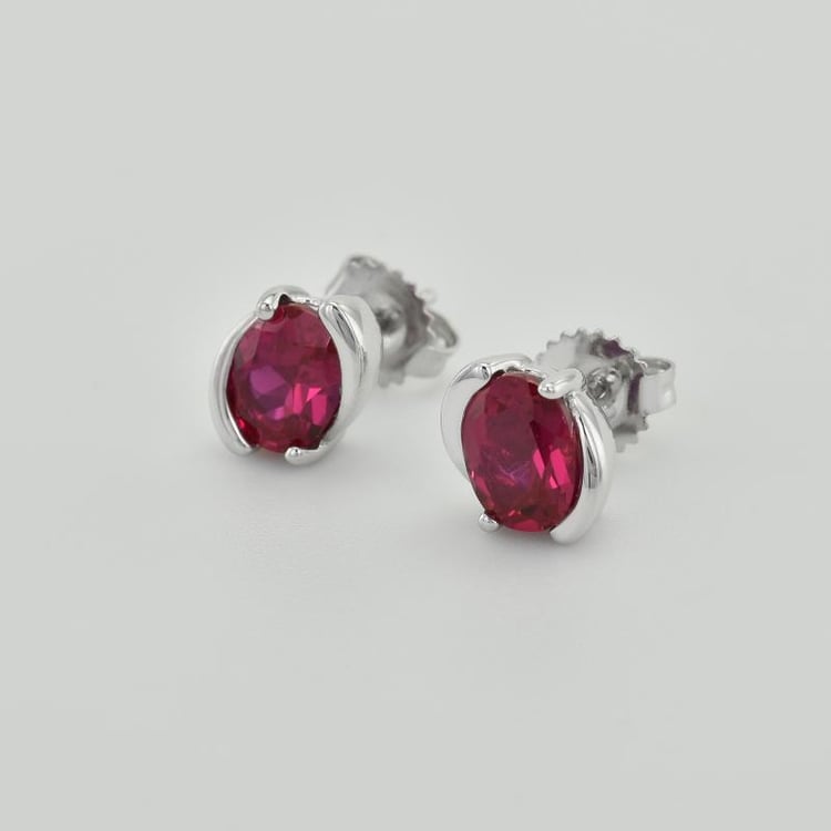Ovalförmige Rubinohrringe aus Silber Vedast 32473