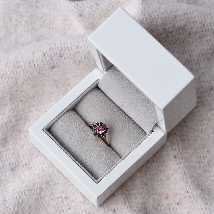 Ring Rosegold mit Turmalin und Saphiren in Eppi-Geschenkbox 63044