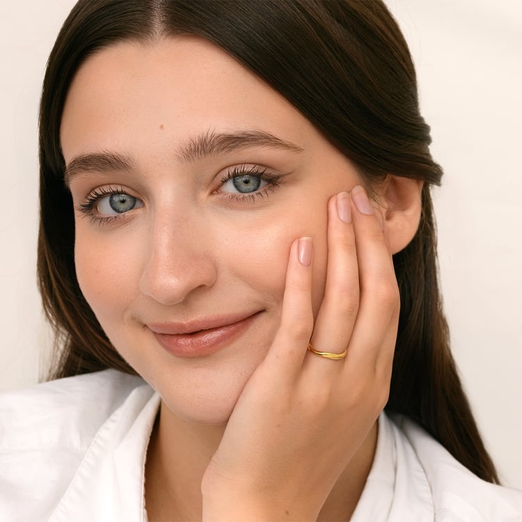 Glänzende Eheringe aus Gold 158867