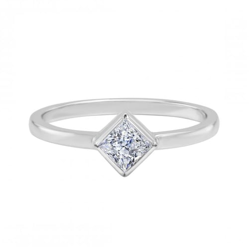 Goldring mit Diamant im Prinzessschliff Luale