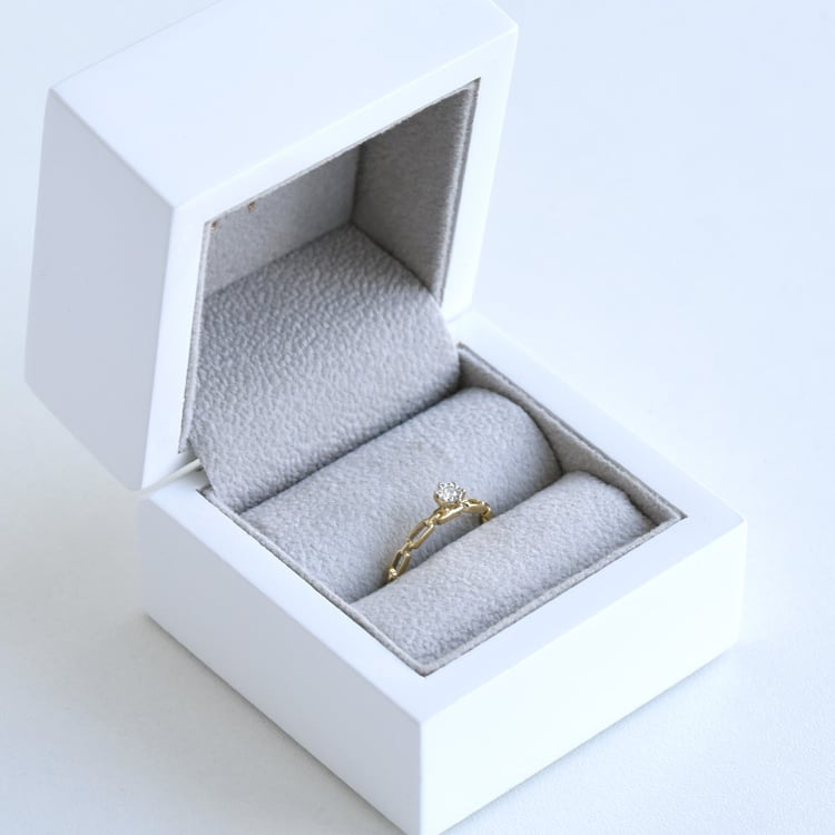 Unkonventioneller Diamantring Suzanne 84426