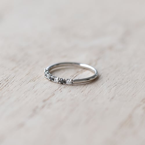 Ring mit schwarzen und weißen Diamanten Gianna