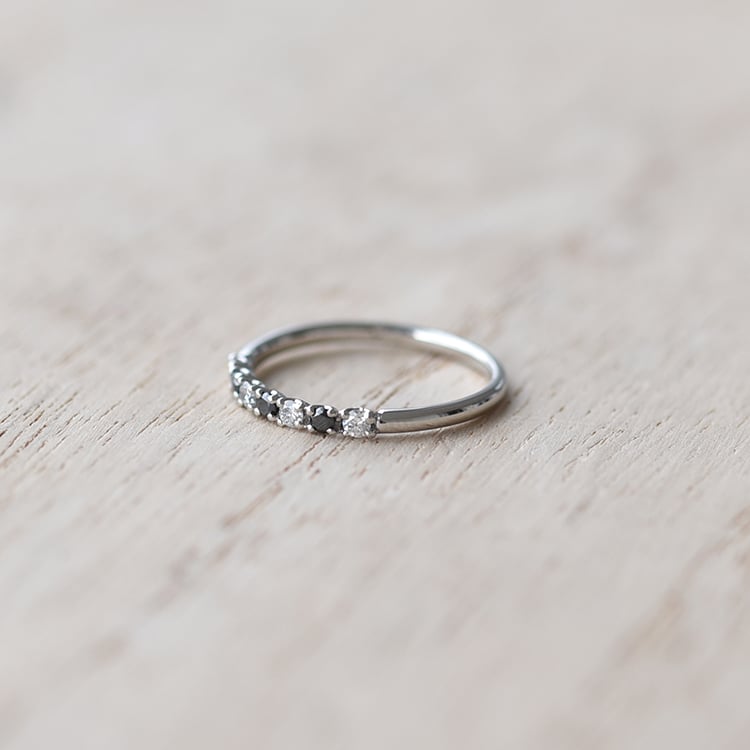 Ring mit schwarzen und weißen Diamanten Gianna 62020