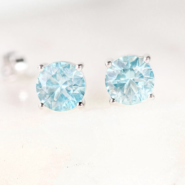 Goldene Ohrstecker mit simuliertem Turmalin 164380