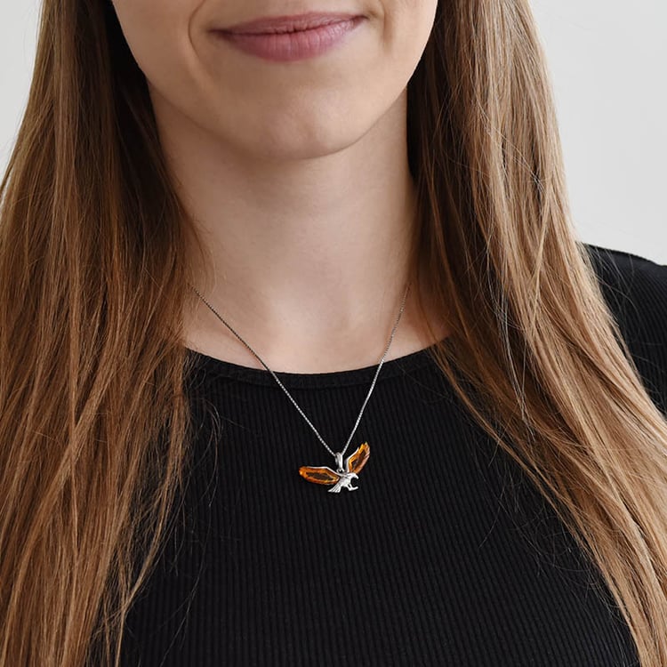 Silberner Anhänger in Form eines Adlers mit Bernsteinen Tercia 88814