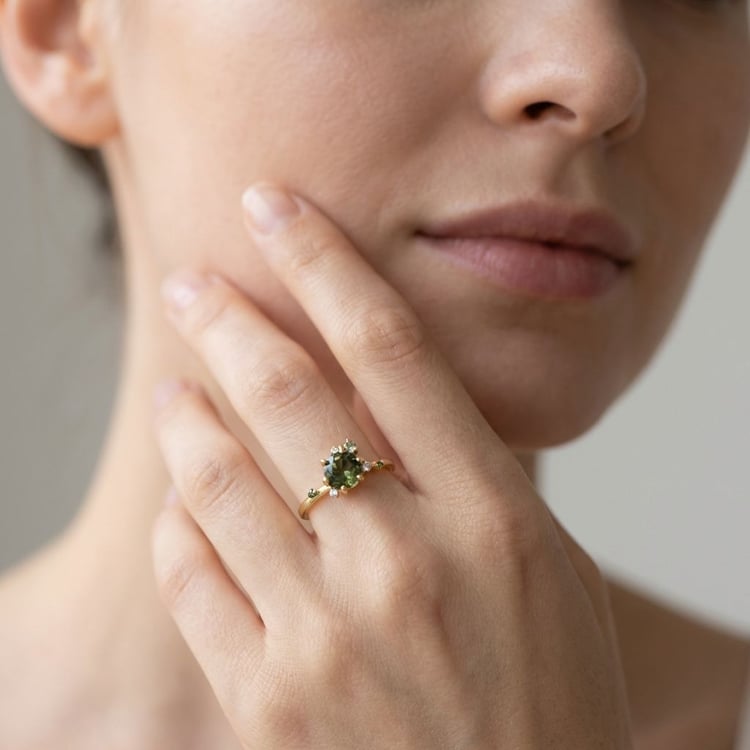 Cluster Scheidungsring mit Moldavit, Saphir und Diamanten John 165572