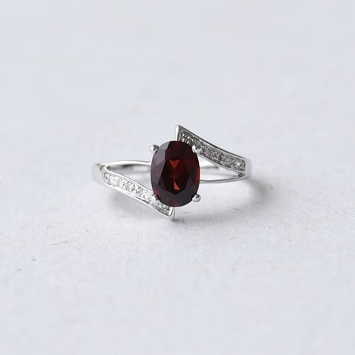 Goldring mit Granat und Diamanten Keaton