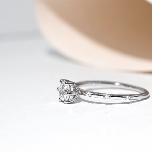 Zarter Verlobungsring mit Lab Grown Diamanten Akadie