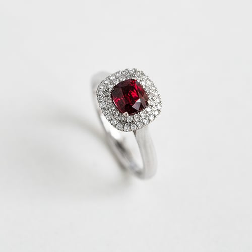 Luxuriöser Goldring mit Spinell und Diamanten Charmaine