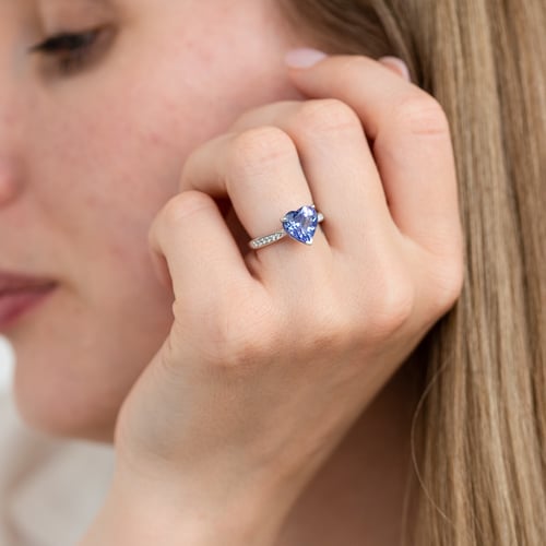 Verlobungsring mit Tansanit und Diamanten Danine