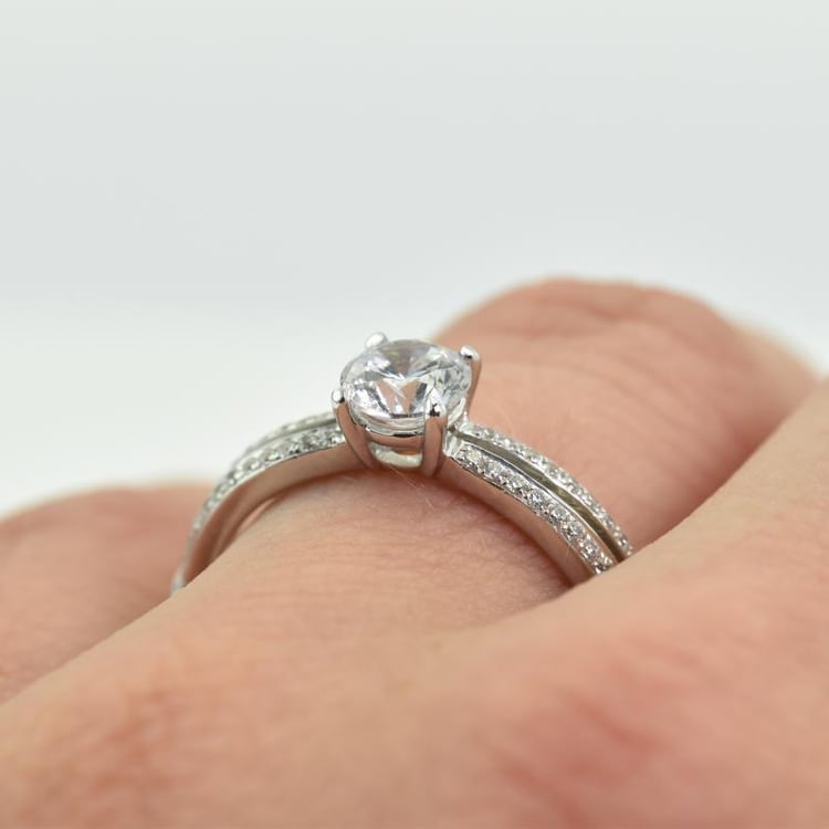 Ring aus Platin mit Diamanten 11297