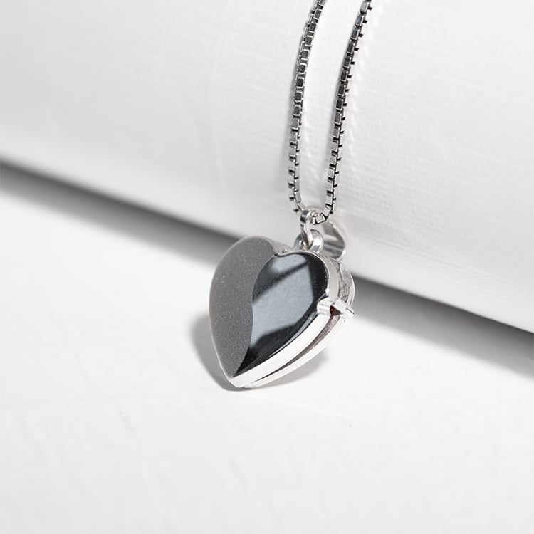 Silbernes Medaillon in Herzform zum Öffnen 128998