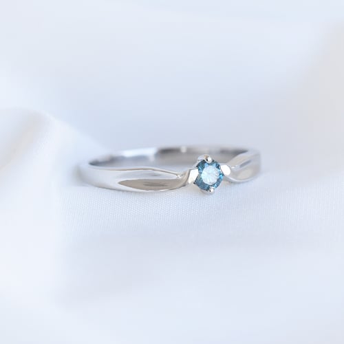 Verlobungsring mit blauem Diamanten Amrusha