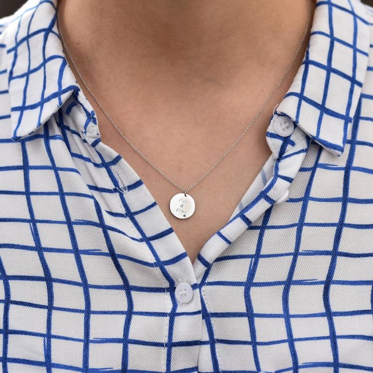 Platinanhänger mit blauem Diamanten und Gravur Cassius 70390