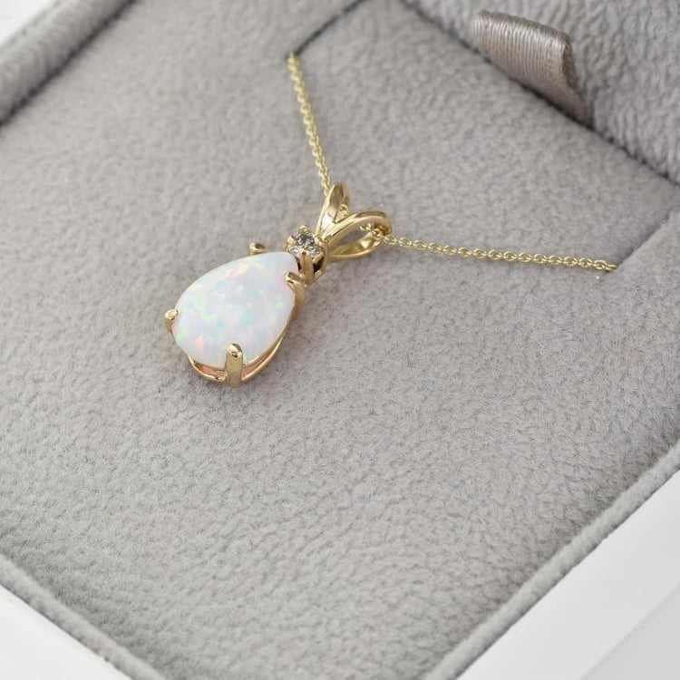 Gelbgold Halskette mit Opal und Diamanten in Eppi-Geschenkbox 39055