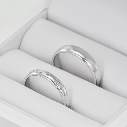 Eheringe aus Gold mit Meer von Diamanten Erich