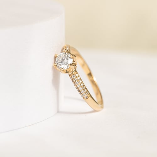 Goldener Verlobungsring mit Diamanten Lineas