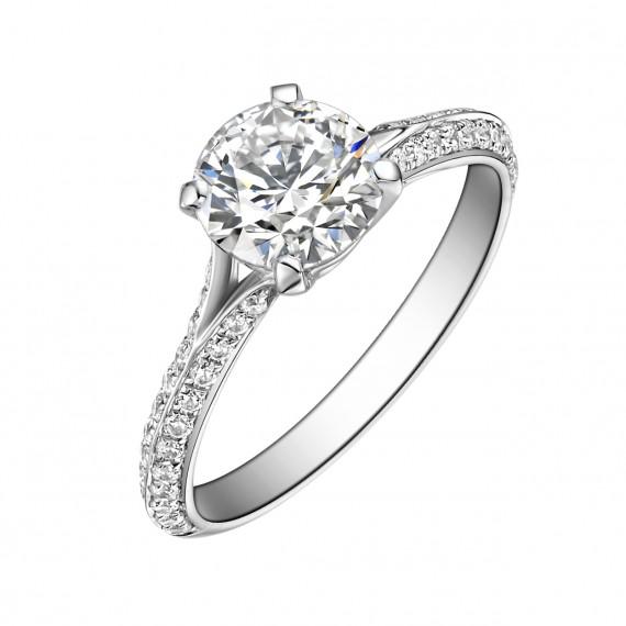Platinring mit Diamanten