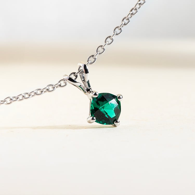 Goldener Anhänger mit Smaragd im Kissenschliff Rafyna 146538