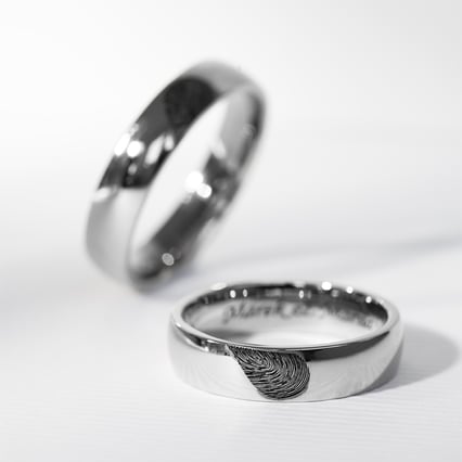 Exklusive Trauringe aus Gold mit Fingerabdruck Hiale