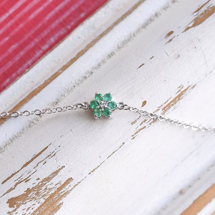 Romantisches Armband mit Smaragd-Blume Nitzan
