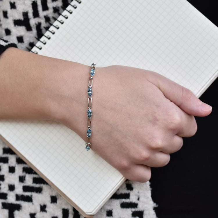 Armband in Silber mit Topas auf dem Arm 26488