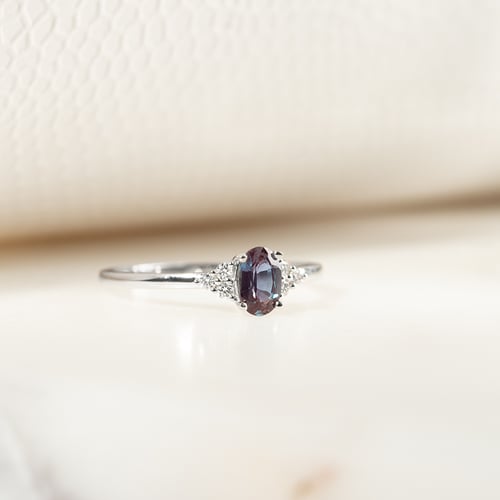Verlobungsring mit Alexandrit und Diamanten Sheldo