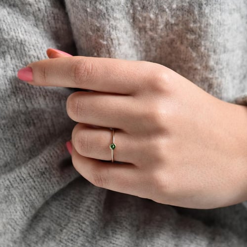 Goldener minimalistischer Ring mit Tsavorit Granat Emilien