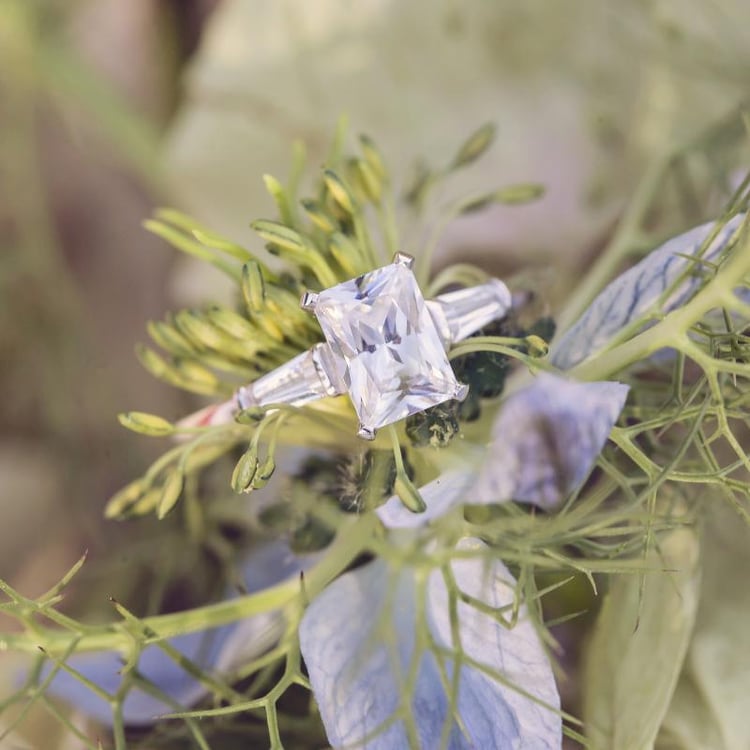 Verlobungsring mit Diamant und Baguette Diamanten Talmar 12228