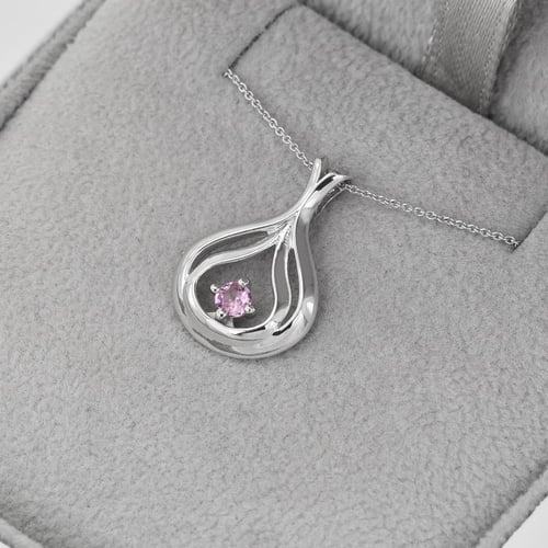 Romantischer Anhänger aus Gold mit rosa Saphir Tommie