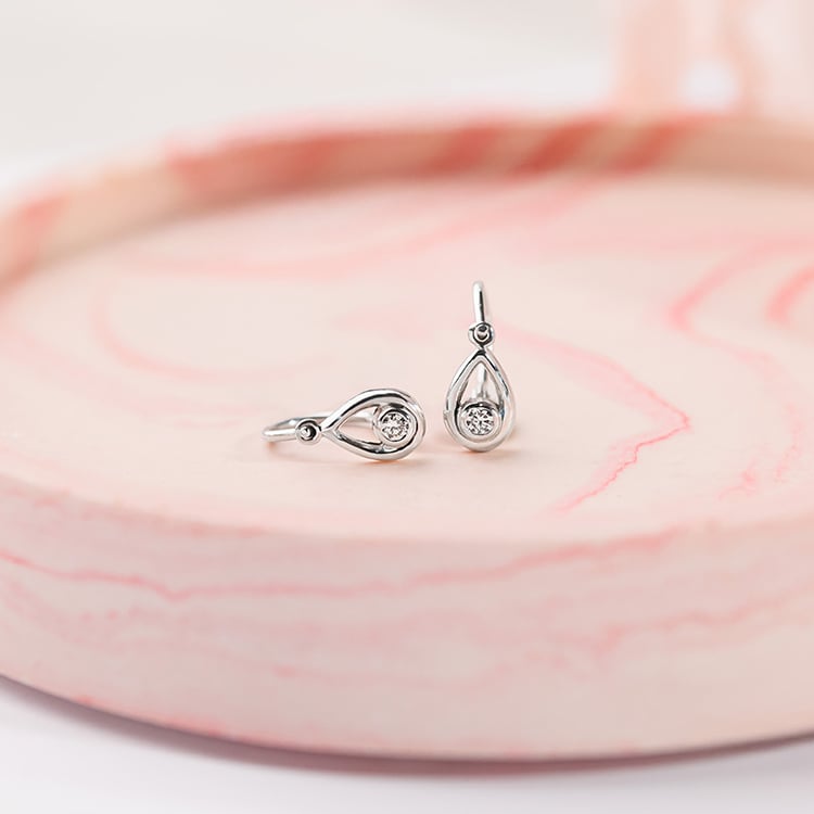 Goldene Kinderohrringe in Tropfenform mit Lab Grown Diamanten Cinderella 152797