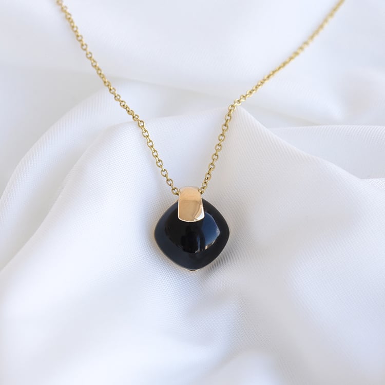 Goldener Anhänger mit schwarzem Onyx Sharyn 81381