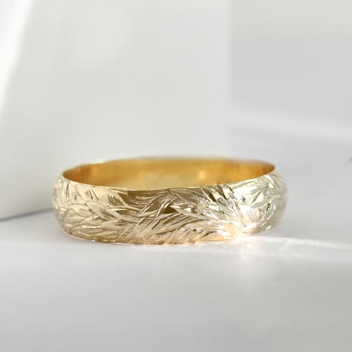 Eheringe mit von Hand gravierten Blättern Mylie