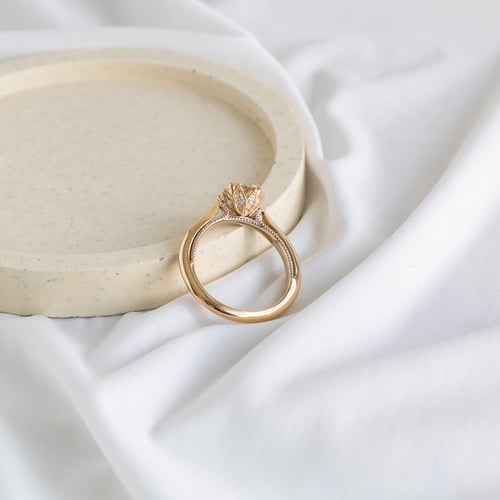 Verlobungsring mit seitlichen Diamanten Libby