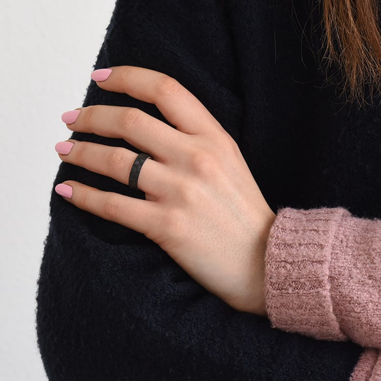 Flache Trauringe aus Carbon und Gold Vaniah 77494