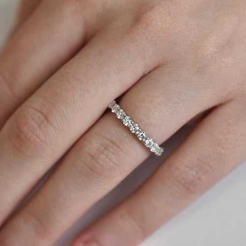 Platin-Ring rundum mit Diamanten besetzt Sykes