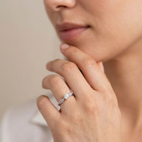 Verlobungsring aus Gold mit 0.3ct IGI-zertifiziertem Diamanten Aliye