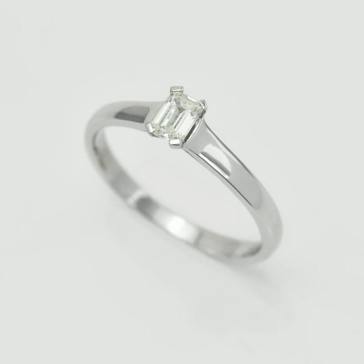 Verlobungsring aus Gold mit Diamanten 15434